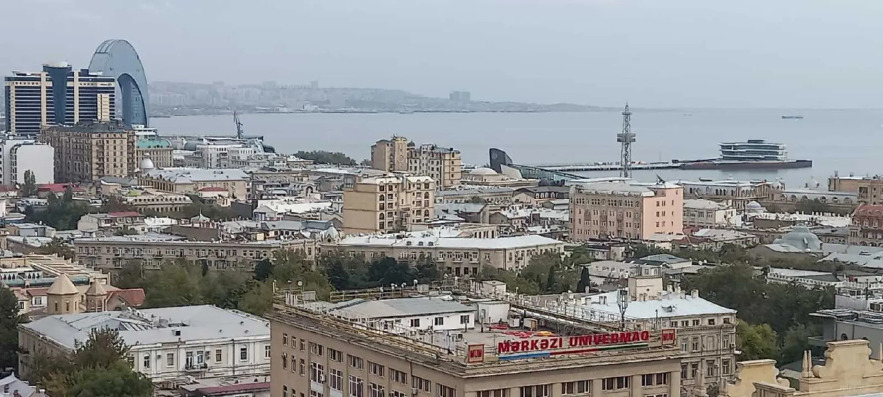 Satılır 3 otaqlı mənzil 132 m²