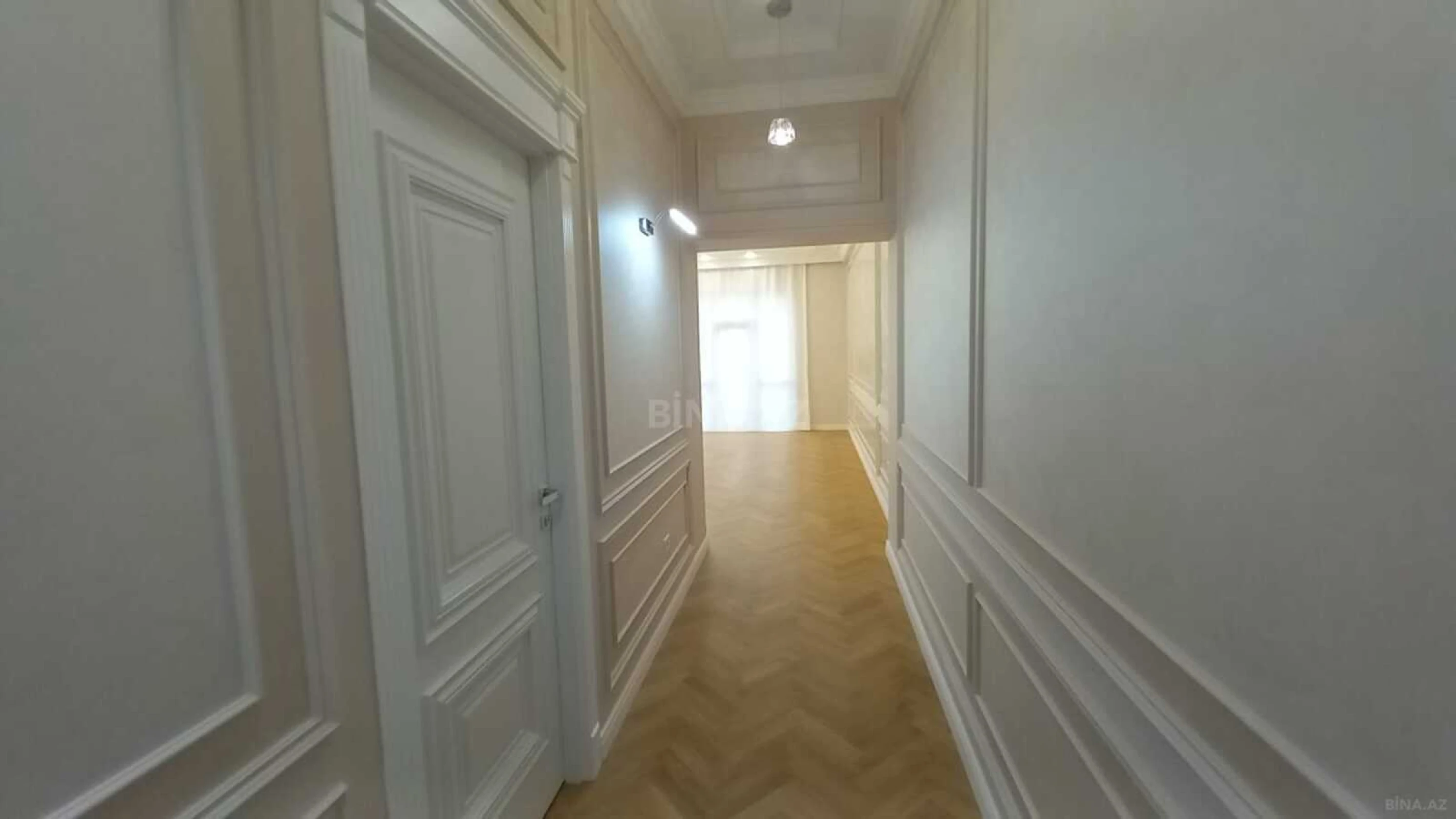Satılır 3 otaqlı mənzil 132 m²