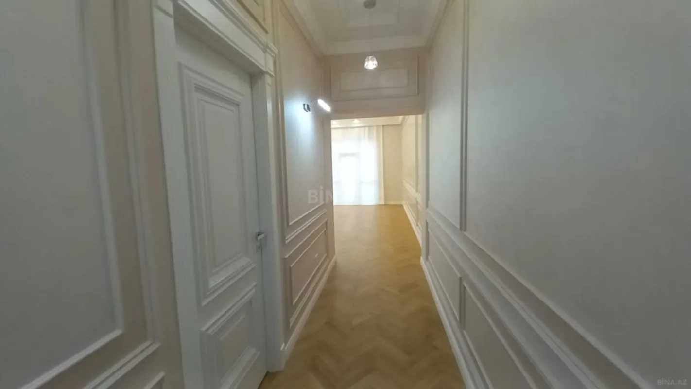 Satılır 3 otaqlı mənzil 132 m²