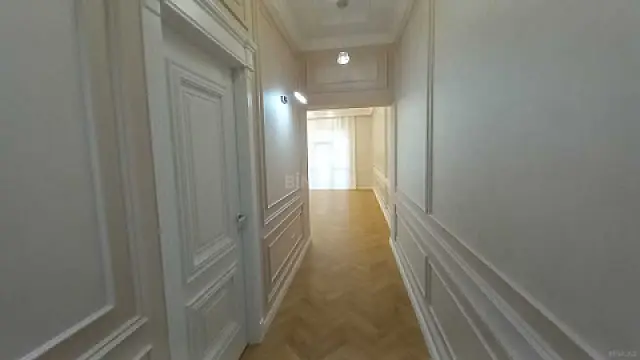 Satılır 3 otaqlı mənzil 132 m²