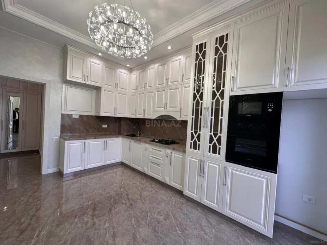 Satılır 3 otaqlı mənzil 132 m²