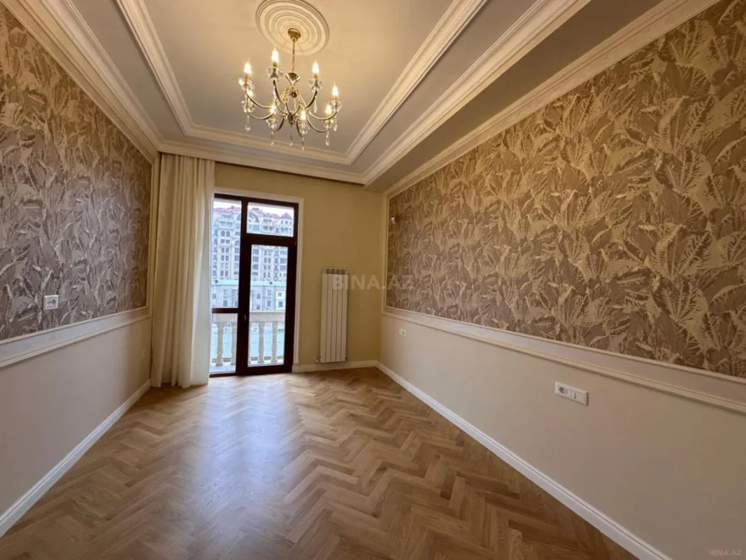 Satılır 3 otaqlı mənzil 132 m²
