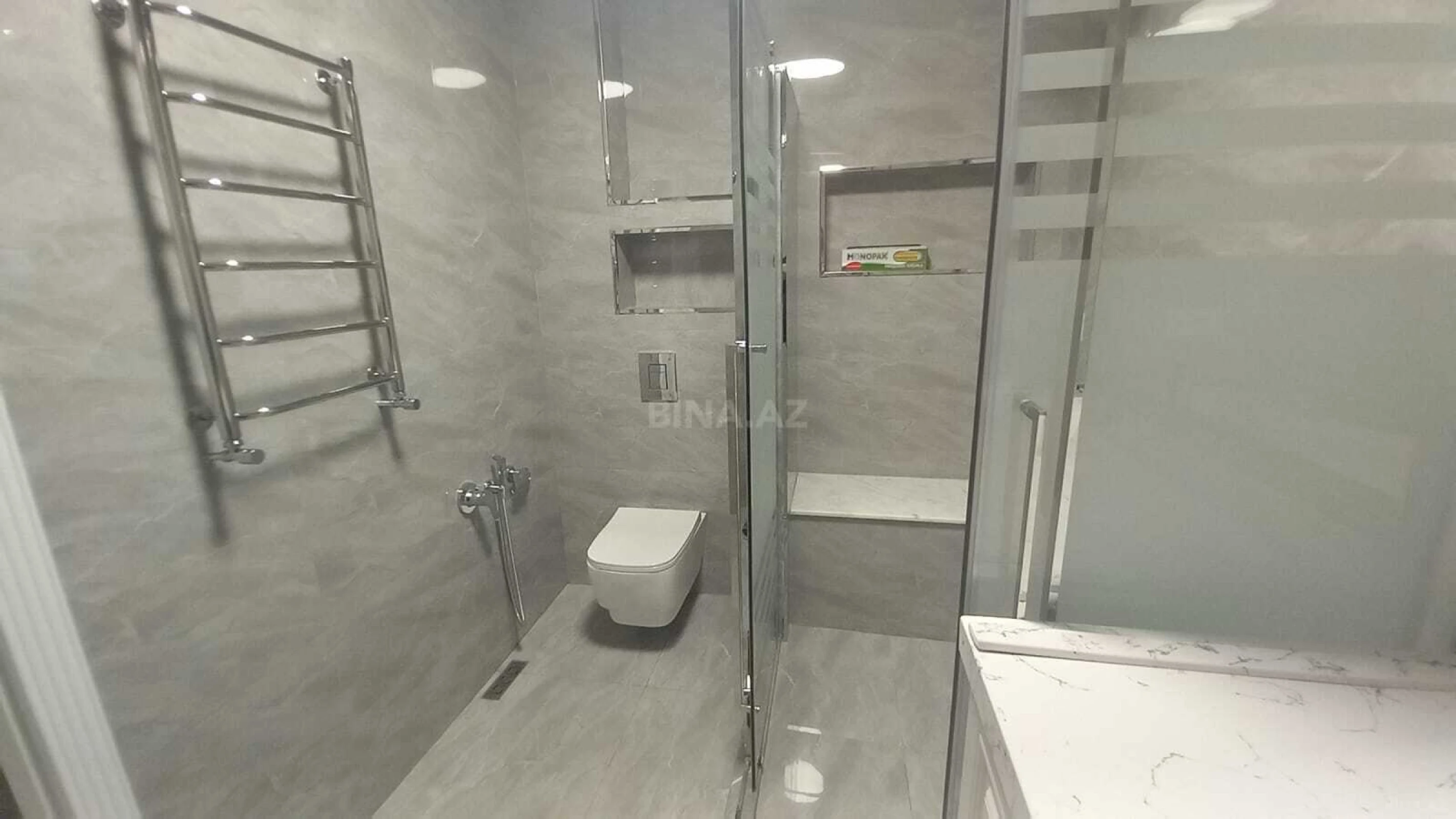 Satılır 3 otaqlı mənzil 132 m²
