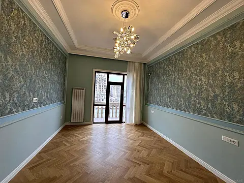 Satılır 3 otaqlı mənzil 132 m²