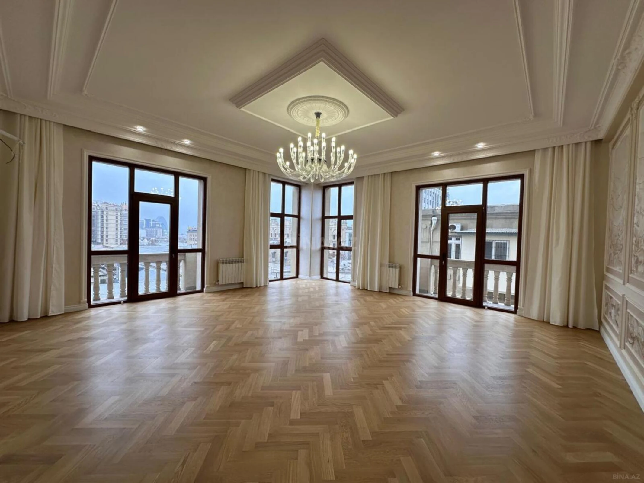 Satılır 3 otaqlı mənzil 132 m²