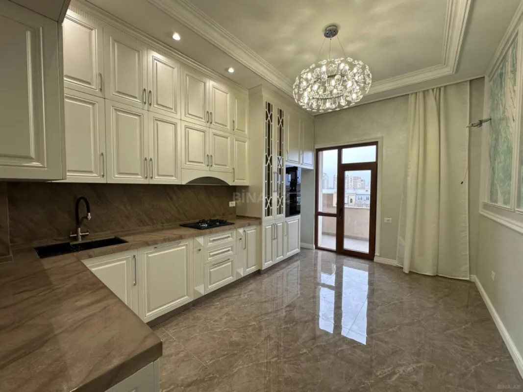 Satılır 3 otaqlı mənzil 132 m²
