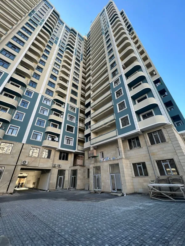 Satılır 3 otaqlı mənzil 152 m²