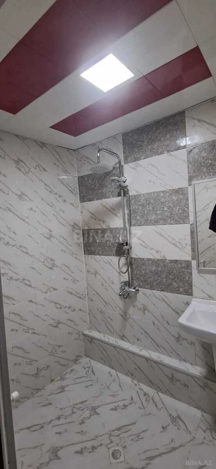 Satılır 4 otaqlı mənzil 150 m²