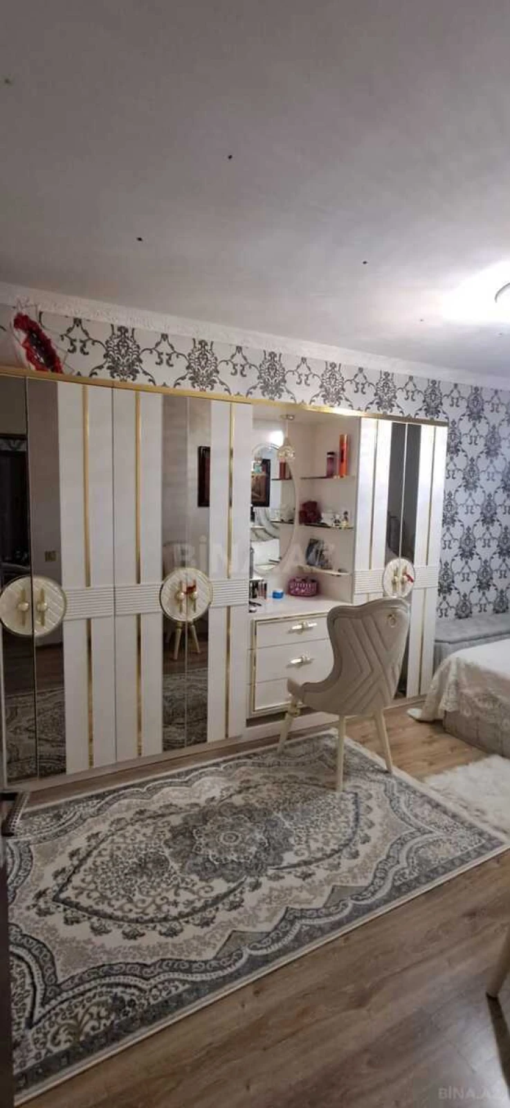 Satılır 4 otaqlı mənzil 150 m²