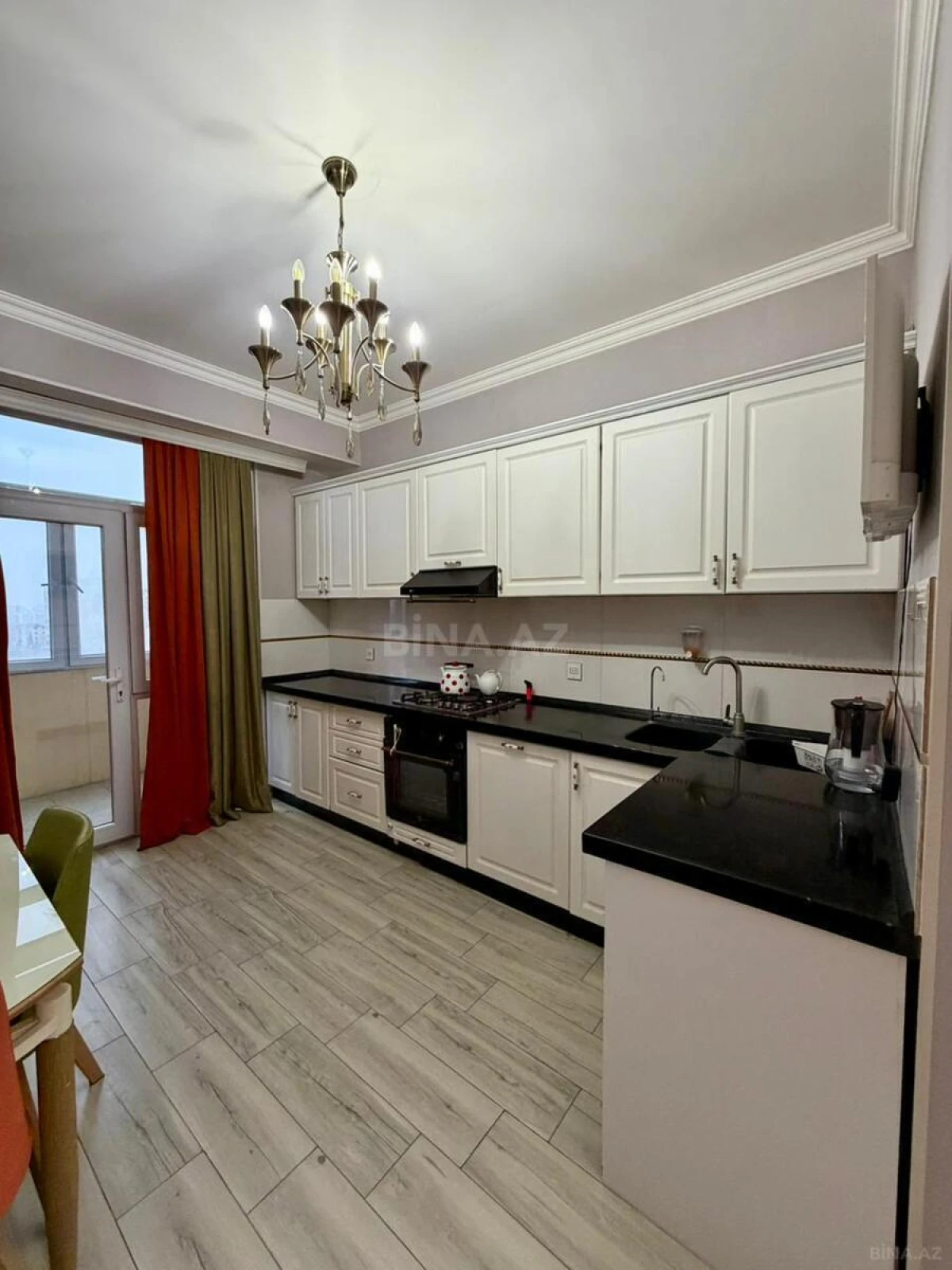Satılır 3 otaqlı mənzil 110 m²