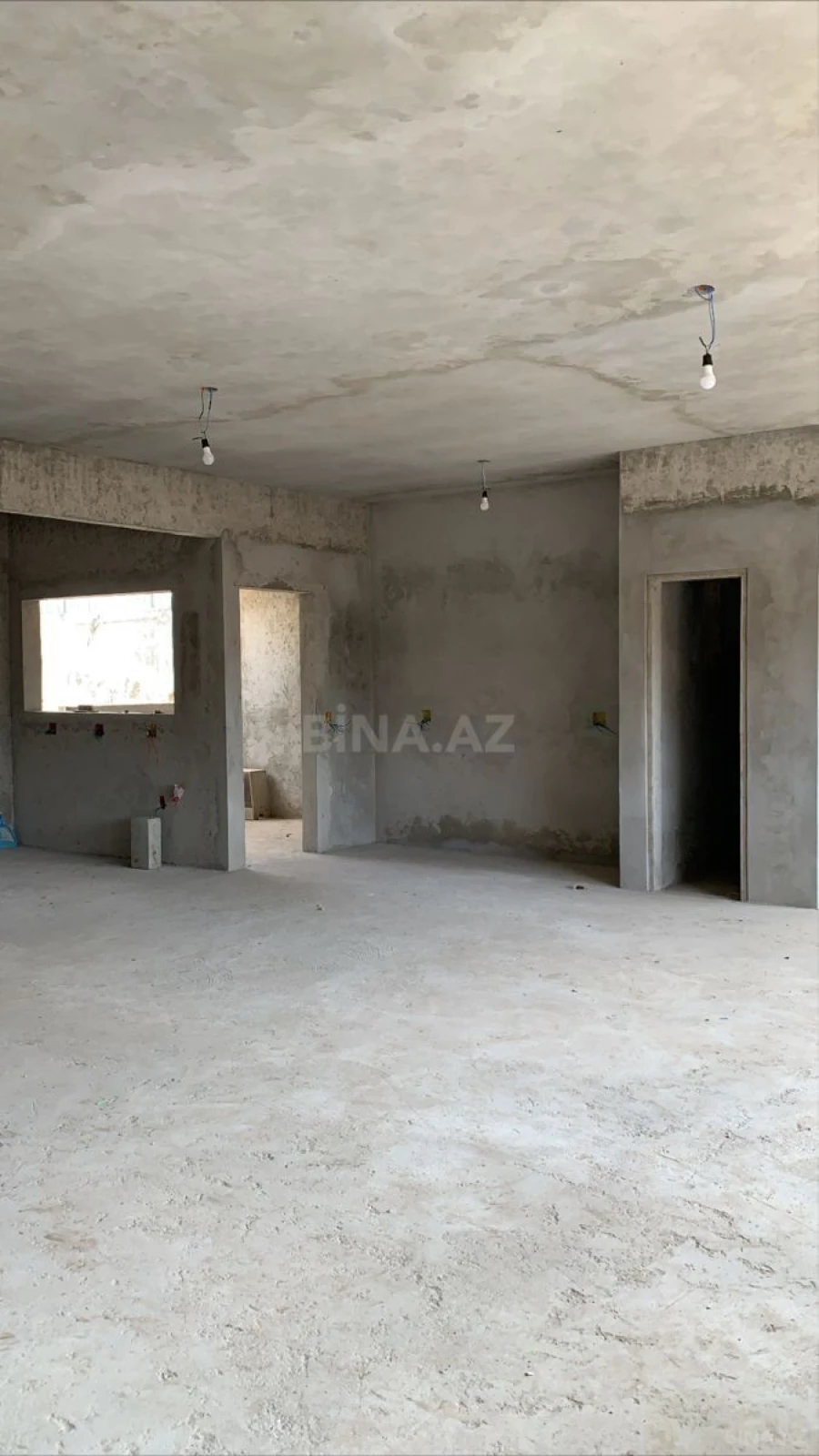 Satılır 3 otaqlı mənzil 135 m²