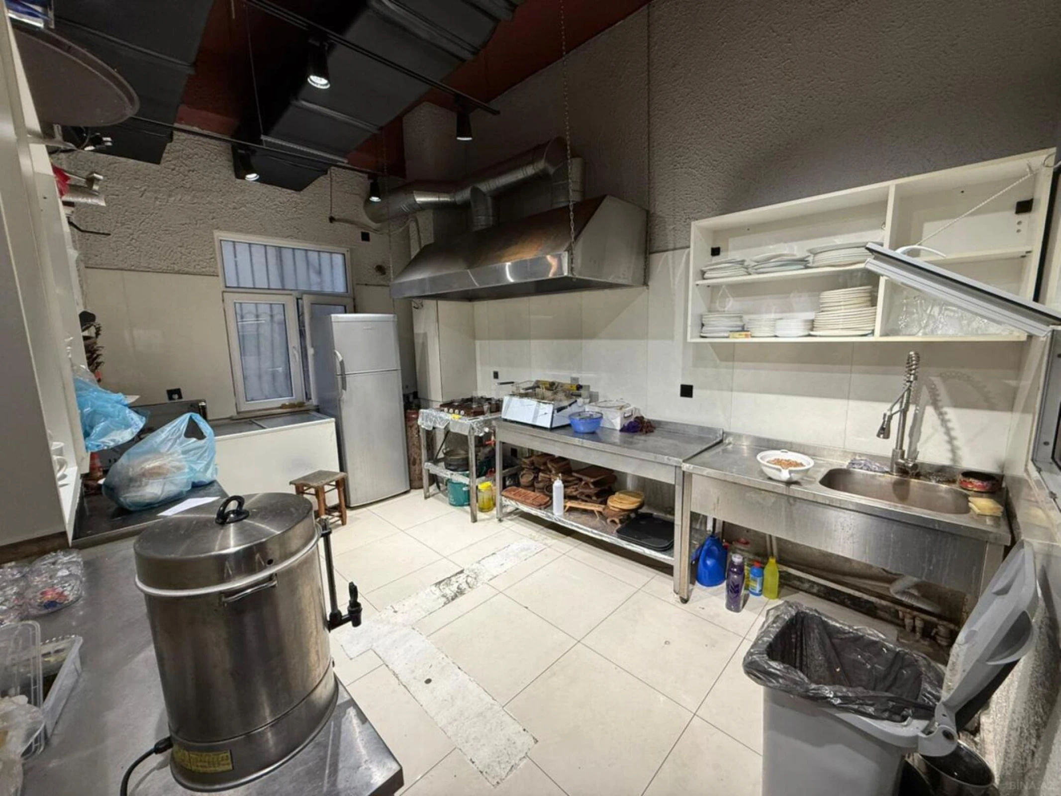 Satılır obyekt 135 m²