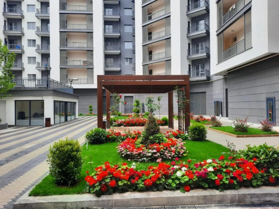 Satılır 4 otaqlı mənzil 202 m²
