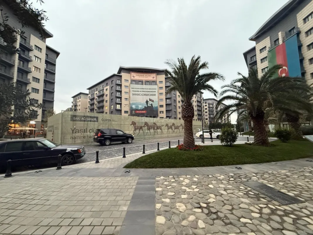 Satılır 4 otaqlı mənzil 202 m²