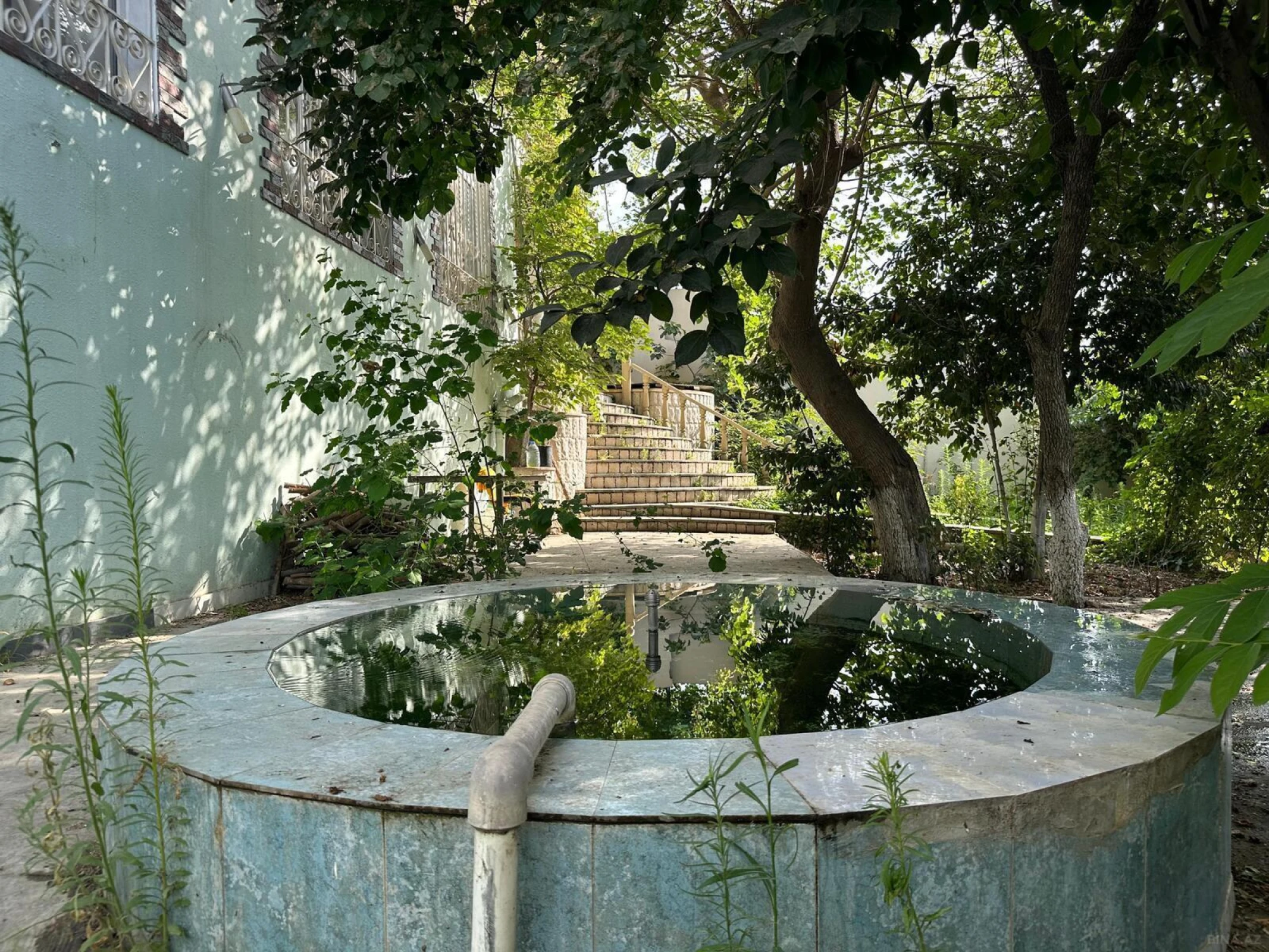 Satılır 14 otaqlı həyət evi 400 m²