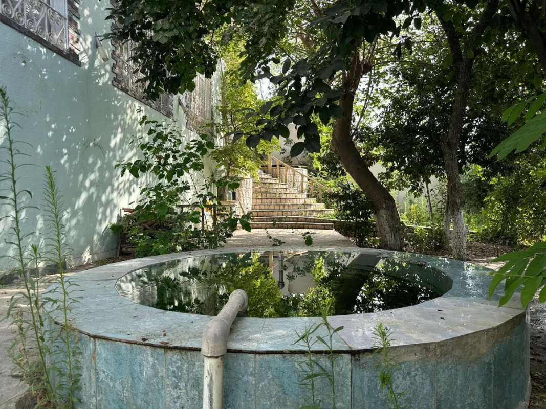 Satılır 14 otaqlı həyət evi 400 m²