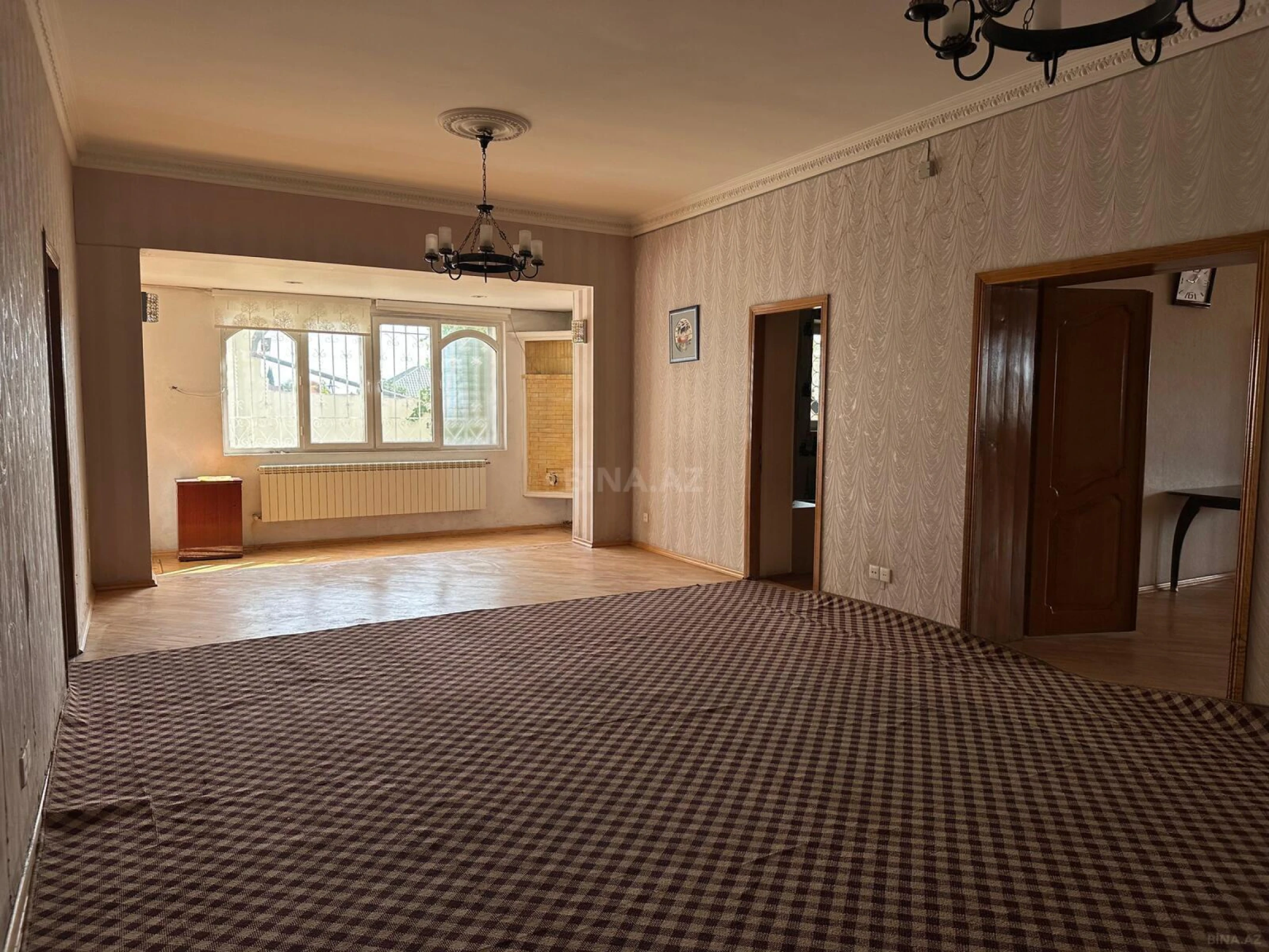 Satılır 14 otaqlı həyət evi 400 m²