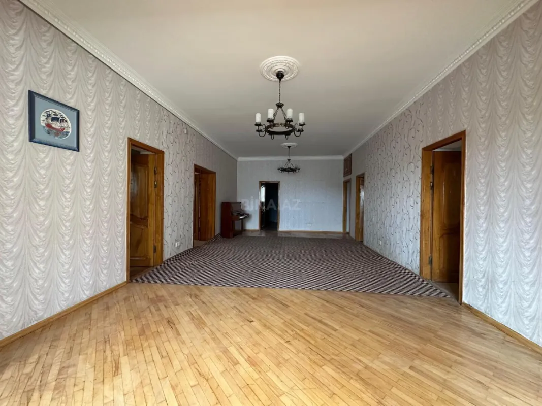 Satılır 14 otaqlı həyət evi 400 m²
