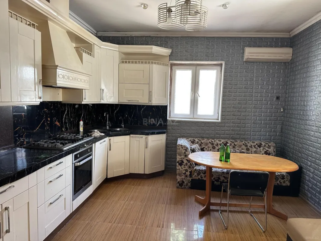 Satılır 14 otaqlı həyət evi 400 m²