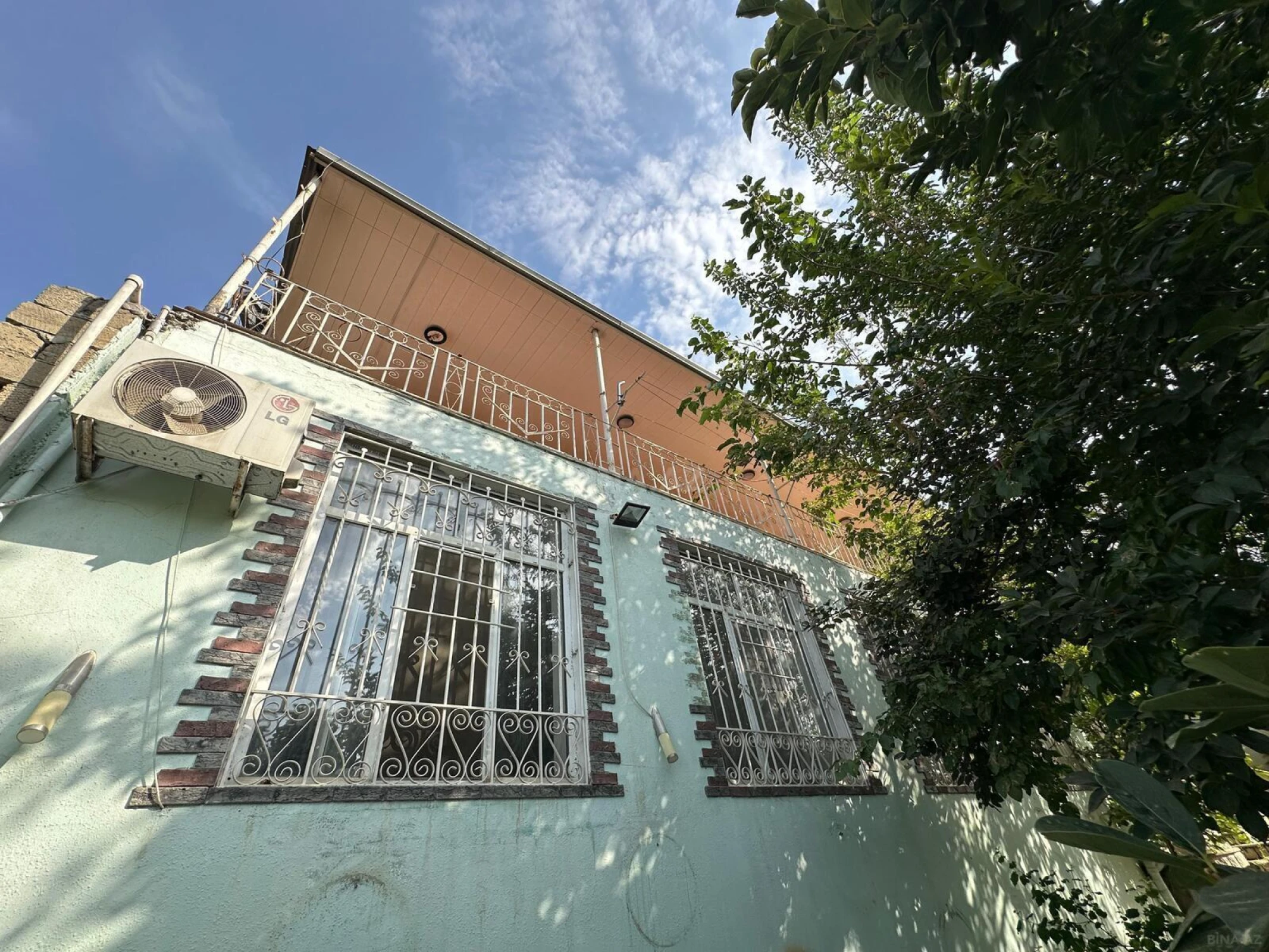 Satılır 14 otaqlı həyət evi 400 m²