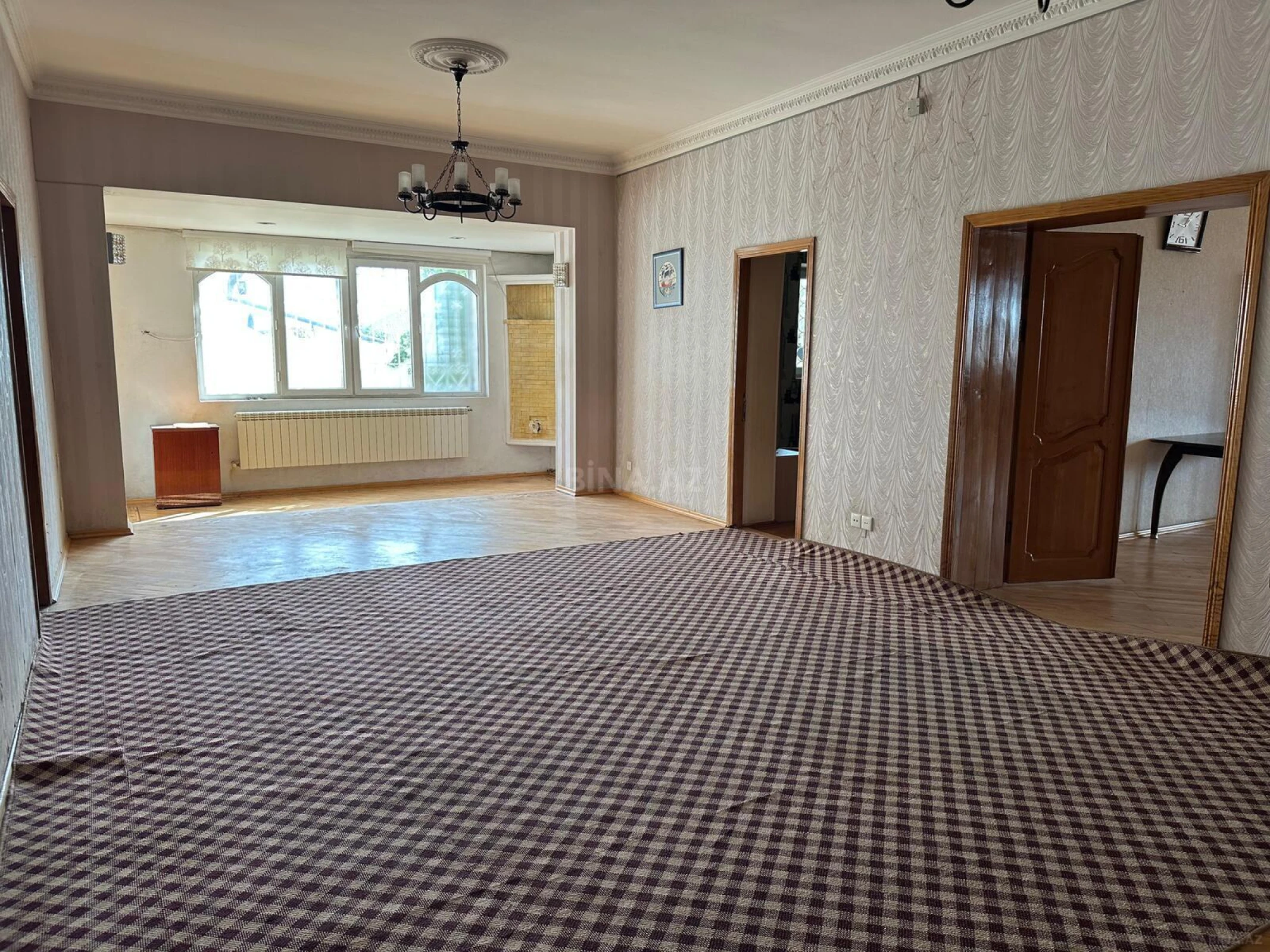 Satılır 14 otaqlı həyət evi 400 m²