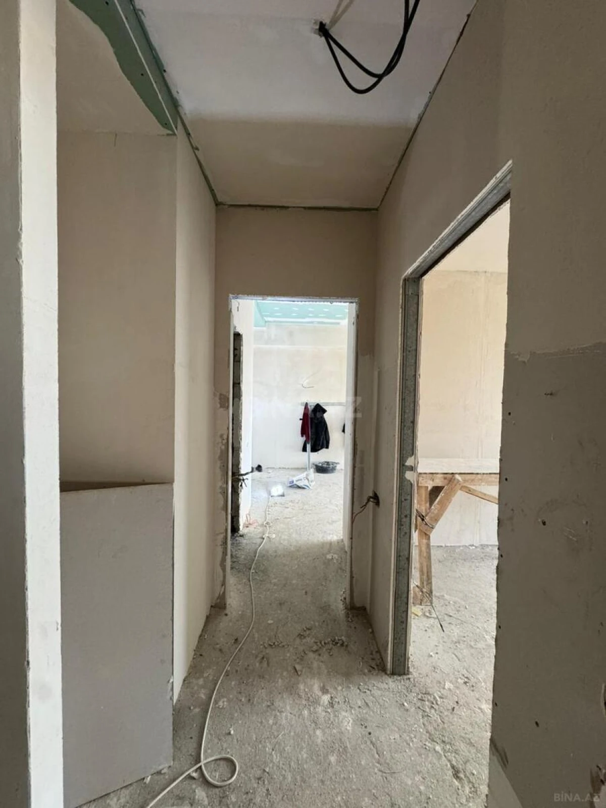 Satılır 4 otaqlı mənzil 128.9 m²