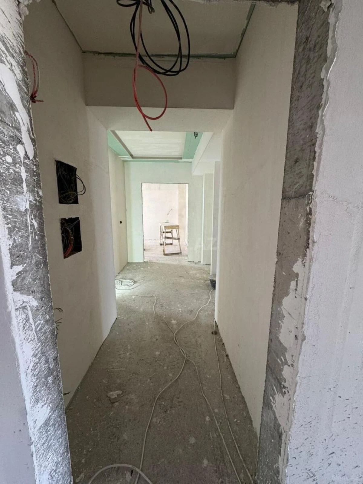 Satılır 4 otaqlı mənzil 128.9 m²