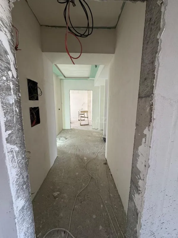 Satılır 4 otaqlı mənzil 128.9 m²