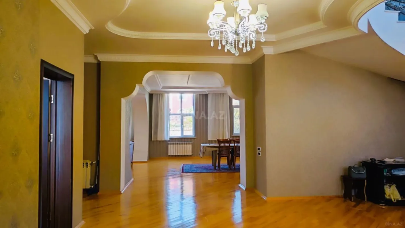 Satılır 6 otaqlı həyət evi 510 m²