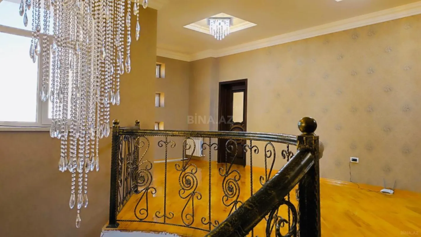 Satılır 6 otaqlı həyət evi 510 m²