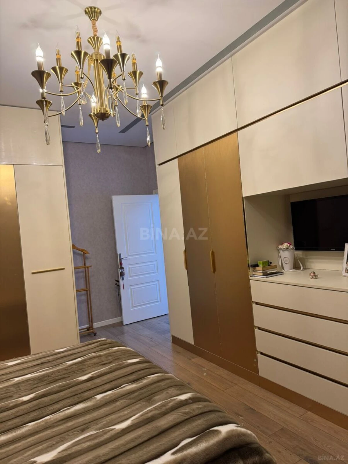 Satılır 3 otaqlı mənzil 105 m²