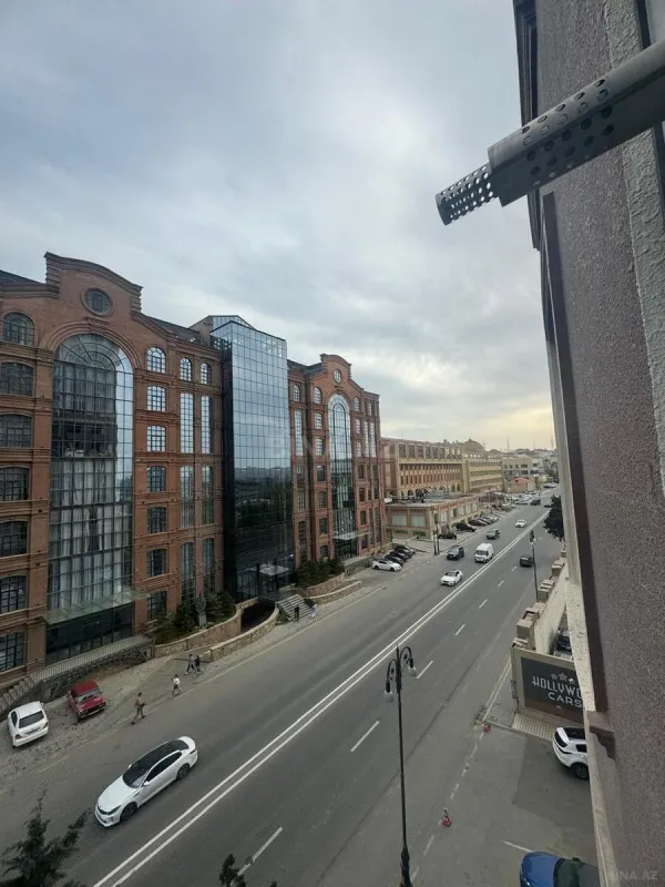 Satılır 3 otaqlı mənzil 105 m²