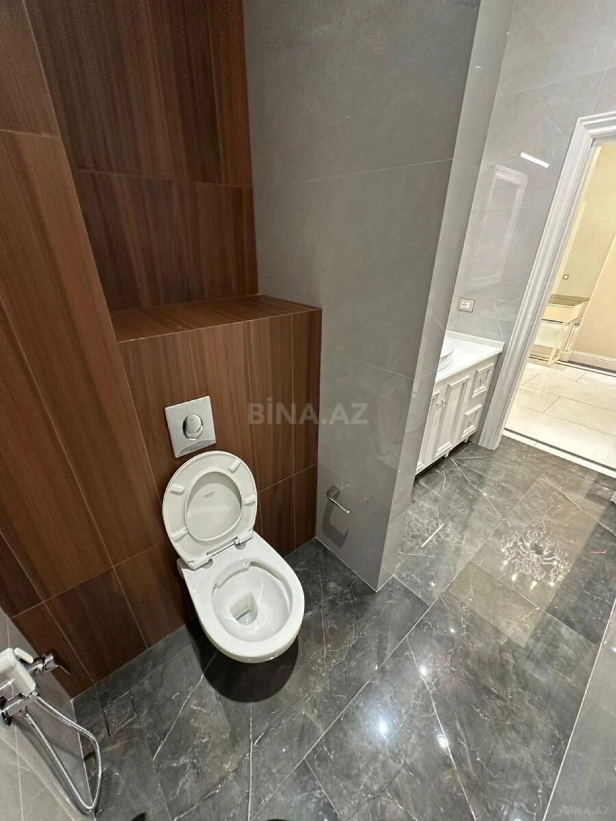 Kirayə verilir 4 otaqlı mənzil 170 m²
