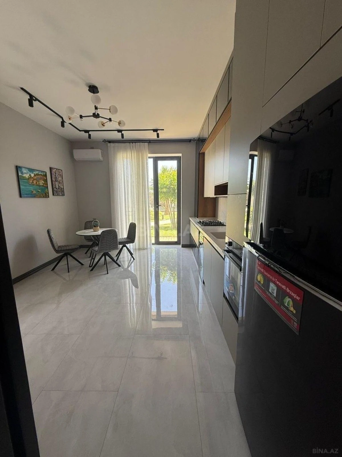 Kirayə verilir 5 otaqlı həyət evi 300 m²