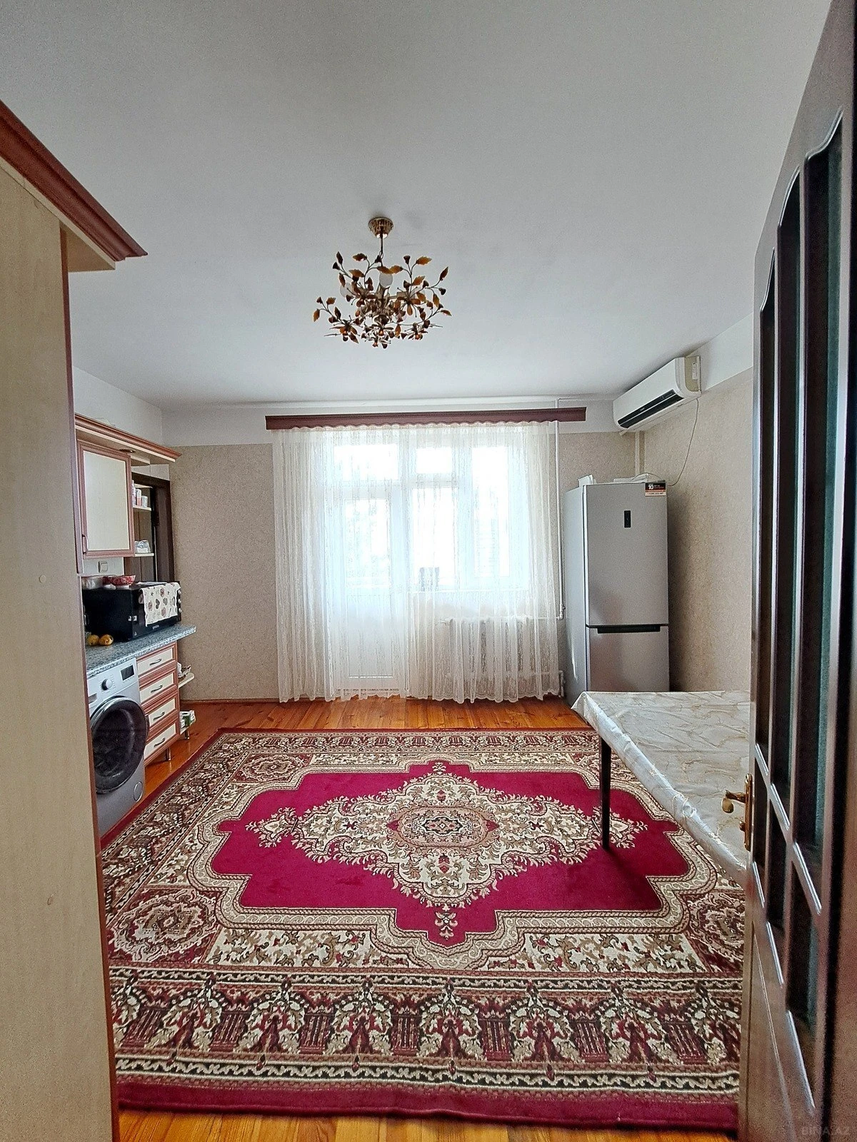 Satılır 4 otaqlı mənzil 131 m²