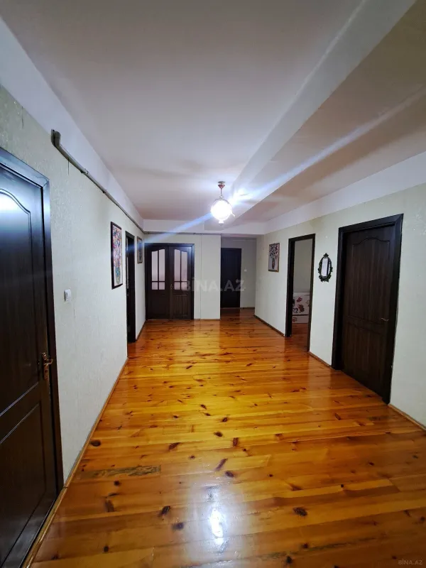 Satılır 4 otaqlı mənzil 131 m²