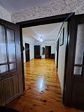Satılır 4 otaqlı mənzil 131 m²