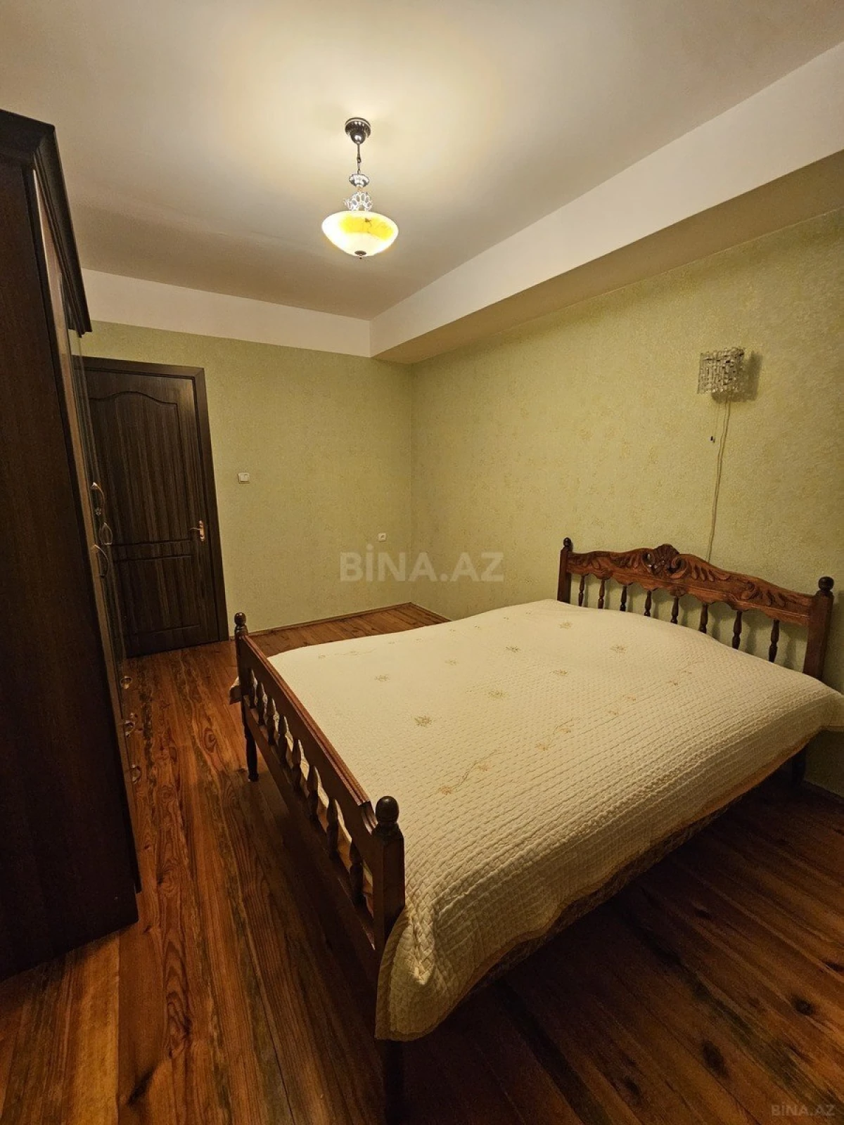 Satılır 4 otaqlı mənzil 131 m²