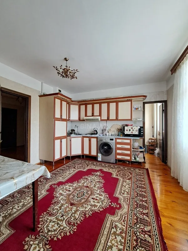 Satılır 4 otaqlı mənzil 131 m²