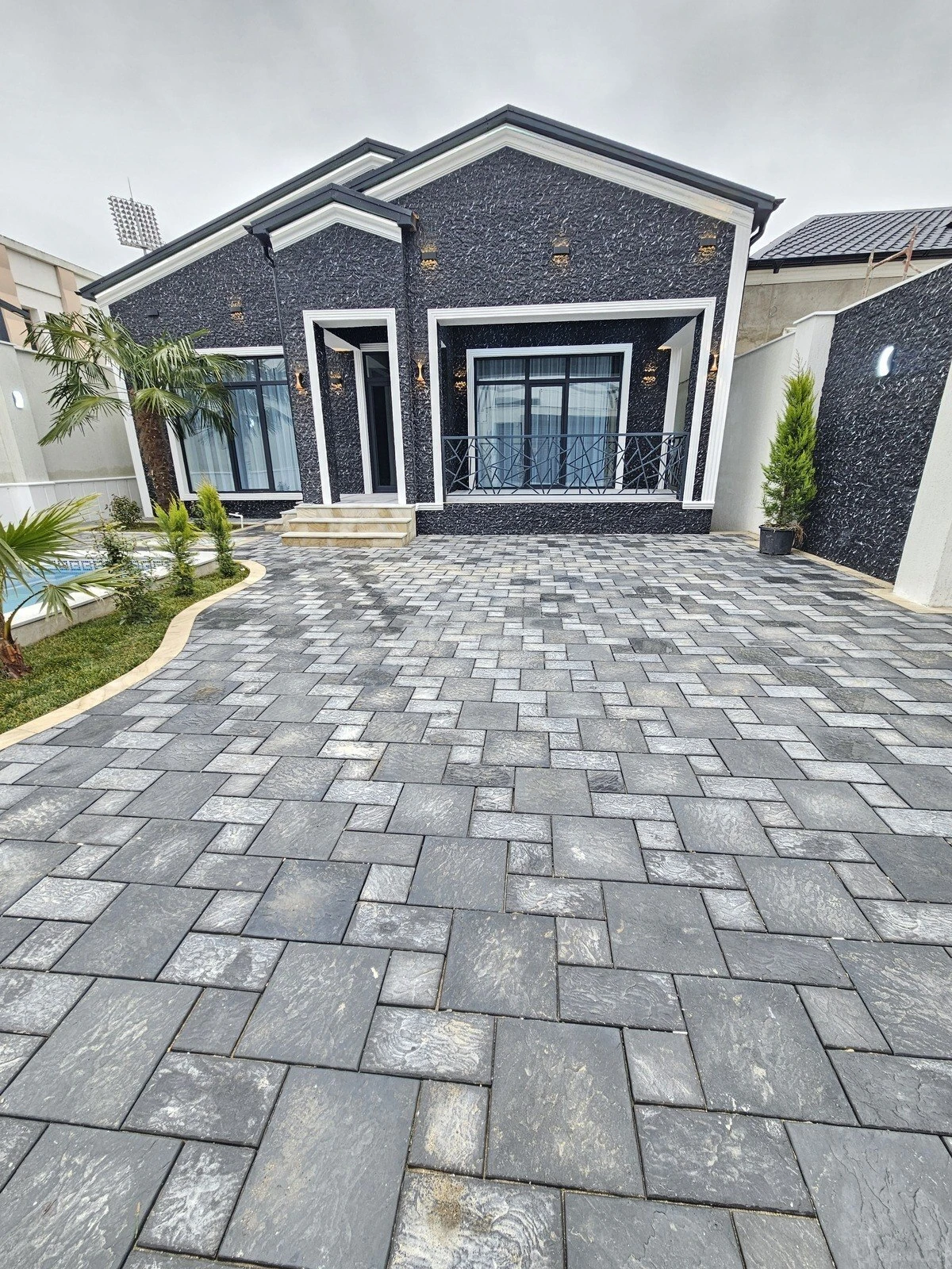 Satılır 4 otaqlı həyət evi 160 m²