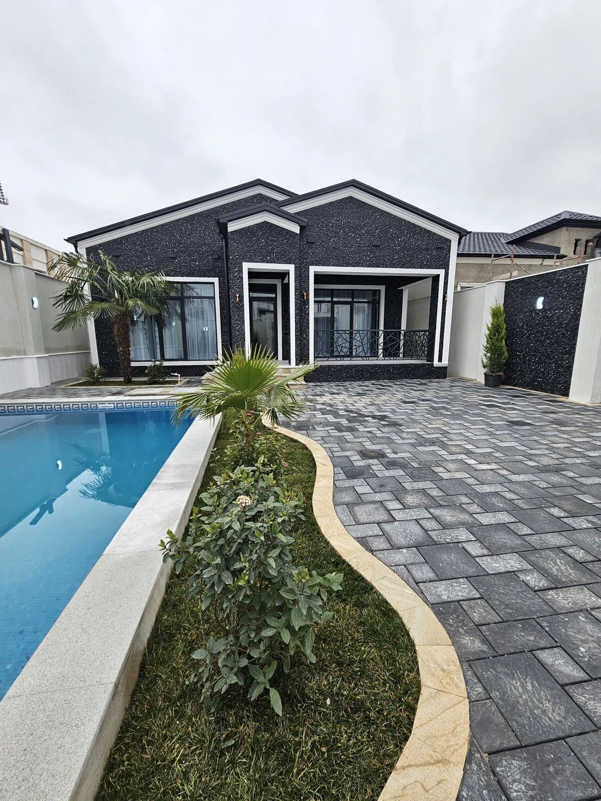 Satılır 4 otaqlı həyət evi 160 m²