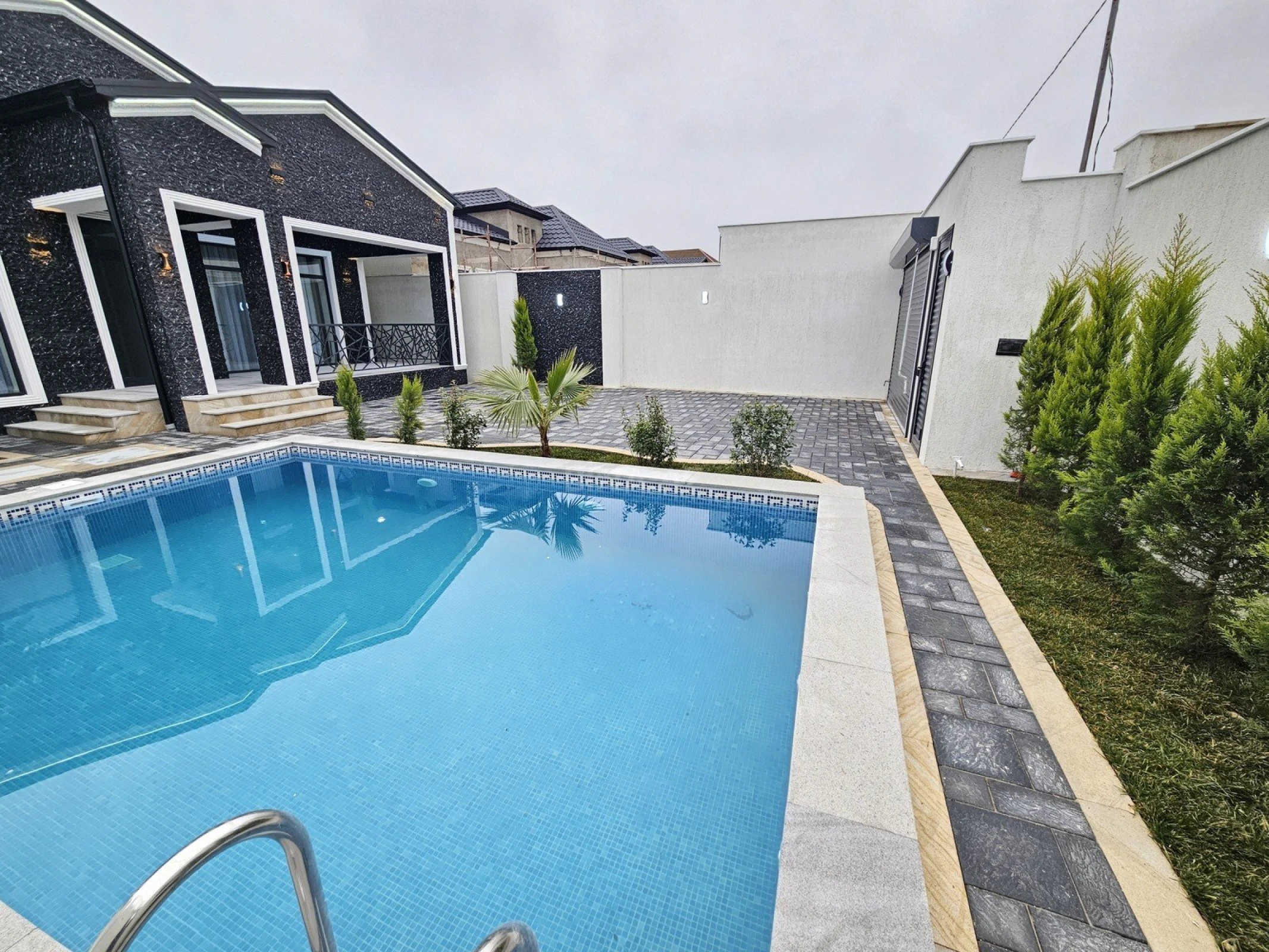 Satılır 4 otaqlı həyət evi 160 m²