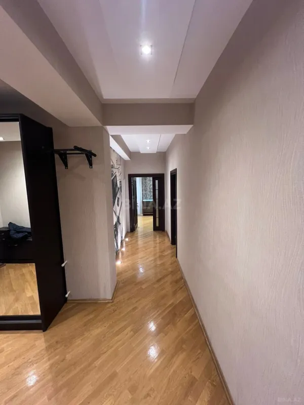 Kirayə verilir 2 otaqlı mənzil 105 m²