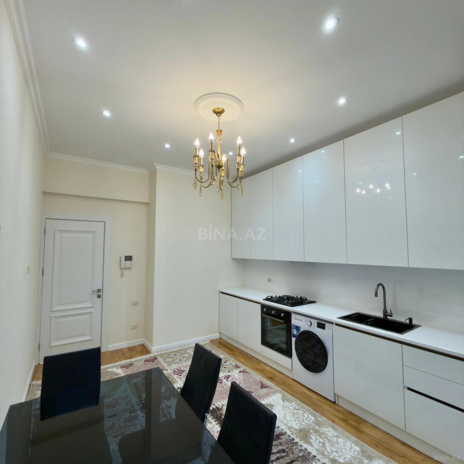 Satılır 4 otaqlı mənzil 220 m²