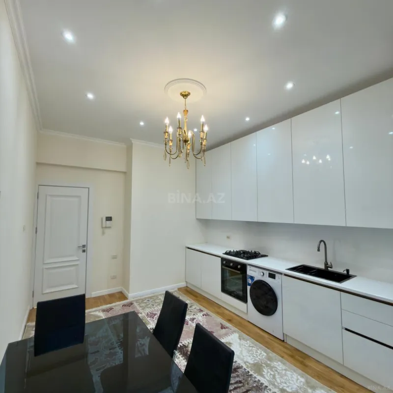 Satılır 4 otaqlı mənzil 220 m²