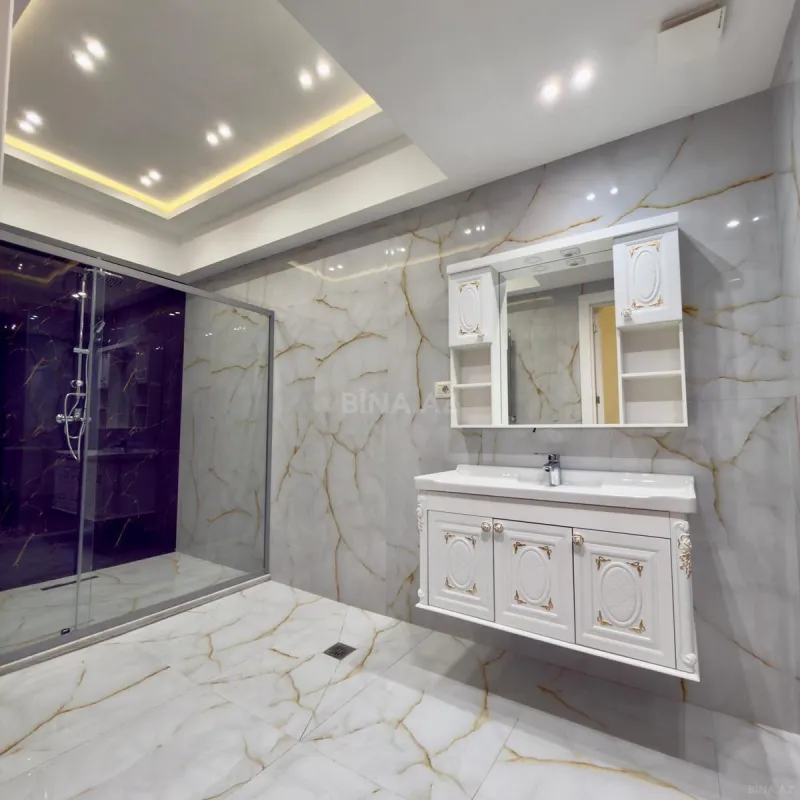 Satılır 4 otaqlı mənzil 220 m²