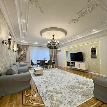 Satılır 4 otaqlı mənzil 220 m² — Bakı, İnşaatçılar 4 otaq 220.00 m²