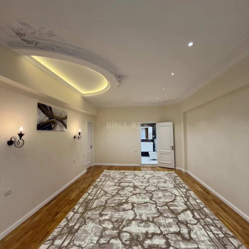 Satılır 4 otaqlı mənzil 220 m²