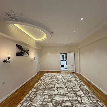 Satılır 4 otaqlı mənzil 220 m²