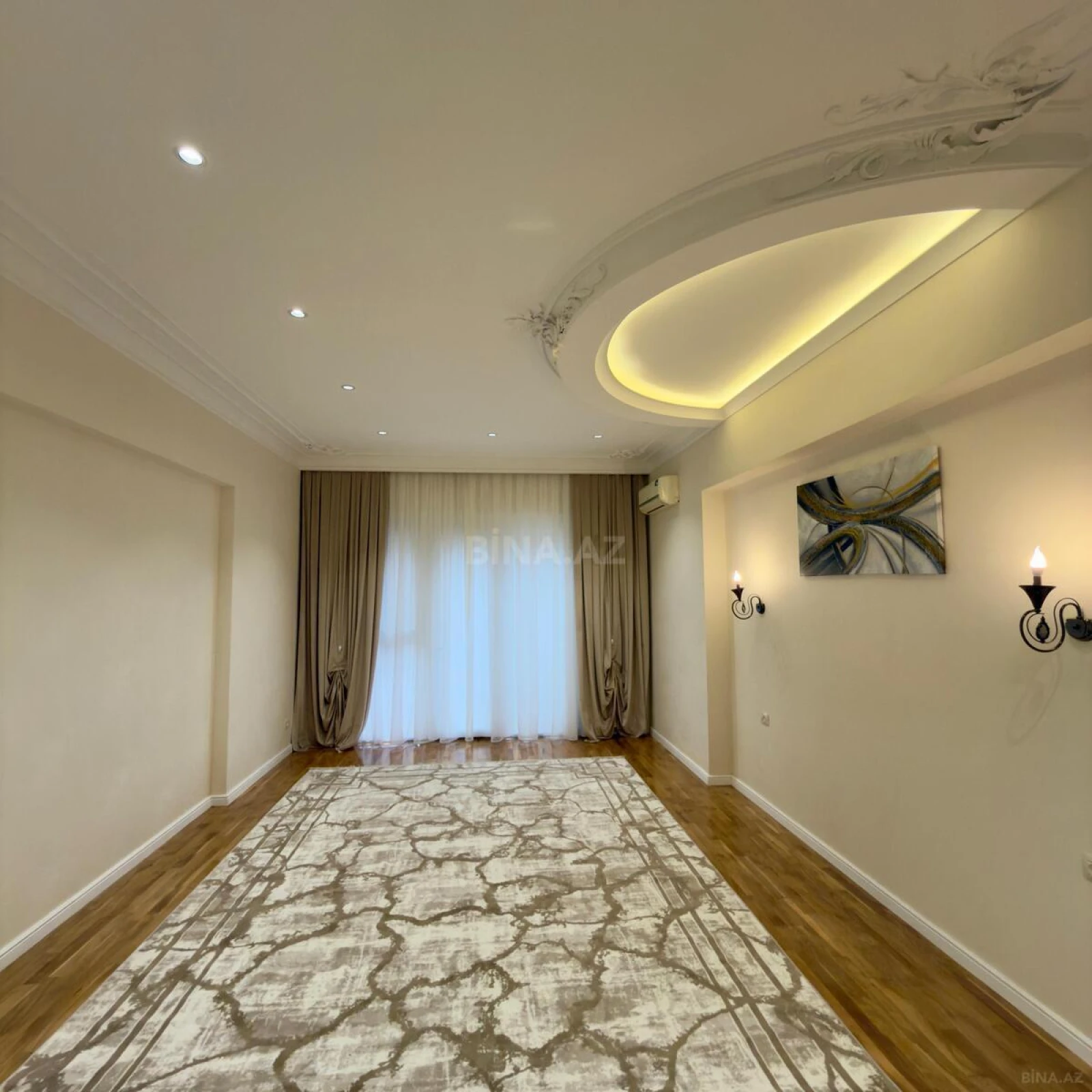 Satılır 4 otaqlı mənzil 220 m²
